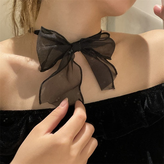 The Bow Necklace