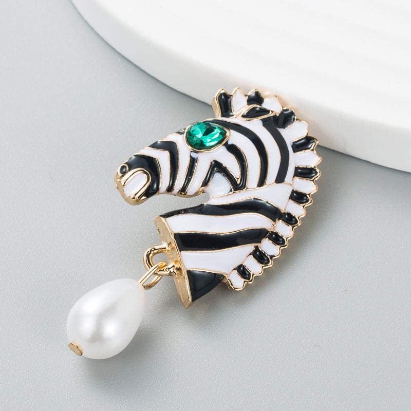 Zebre Brooch